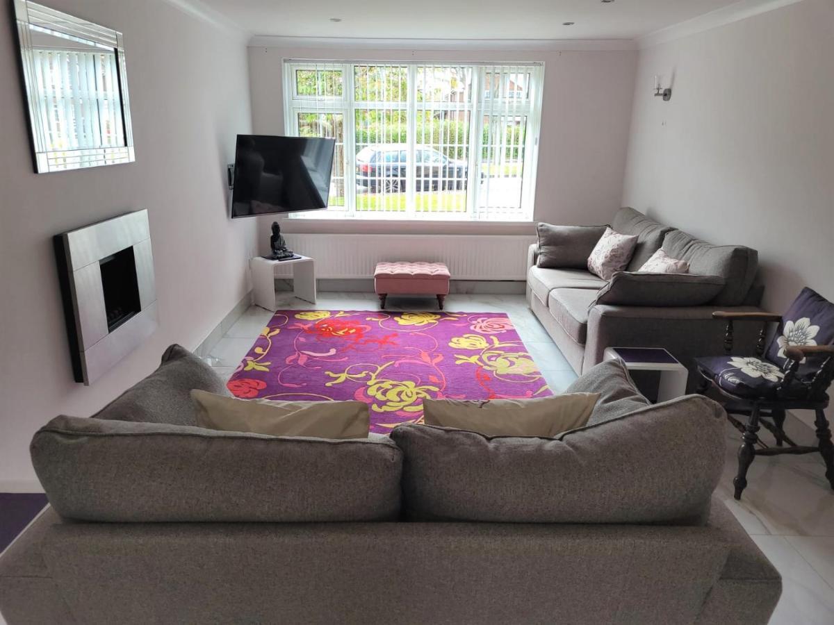 Smitten House 4 Bedroom Rhyl Exterior photo